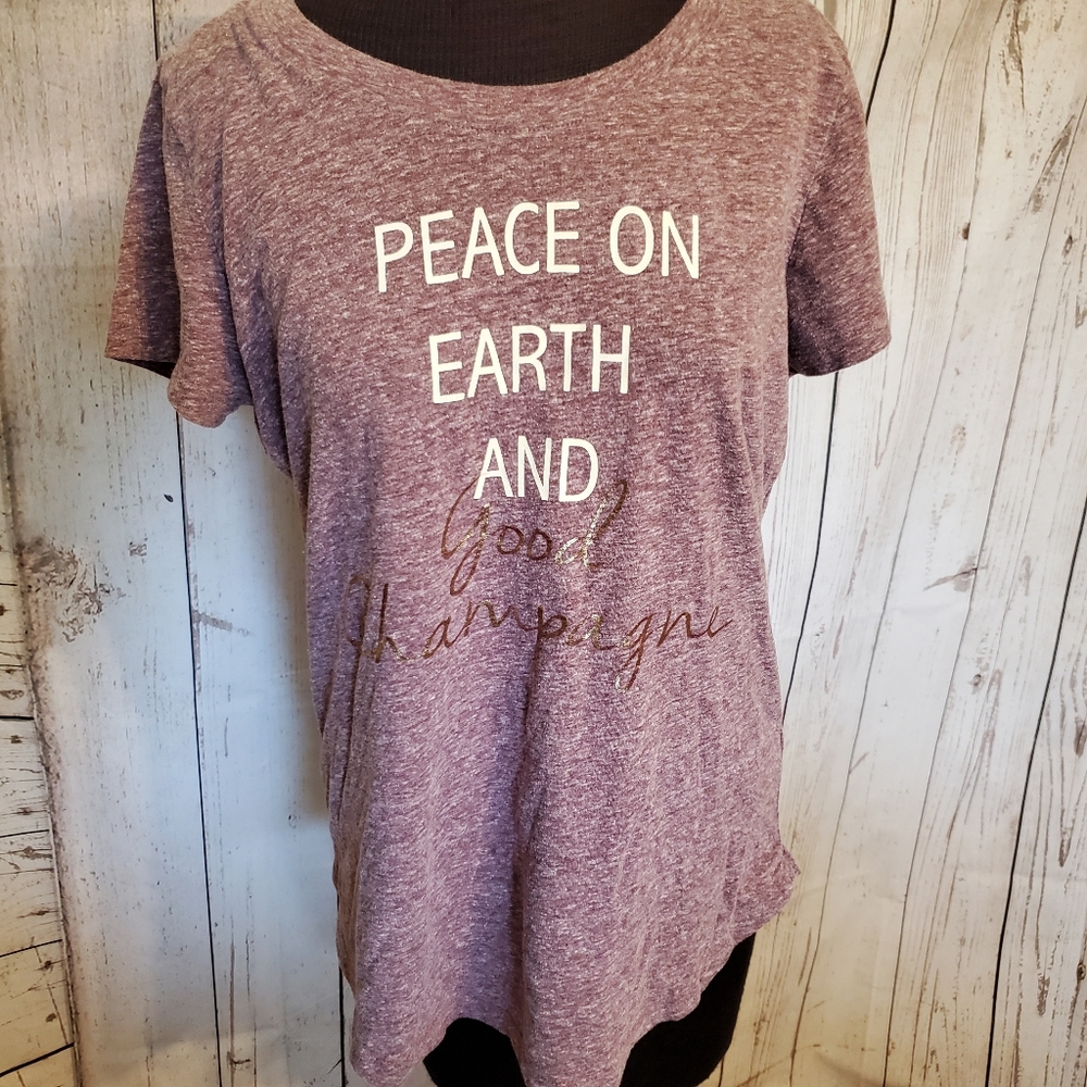 Maurices Peace on Earth and Good Champagne T-shirt Large